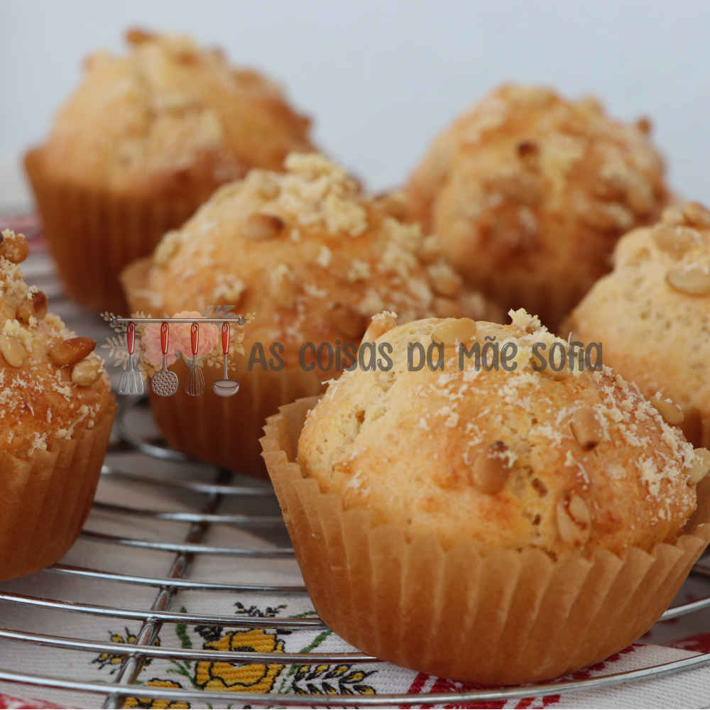 Muffins de Pinhões e Parmesão